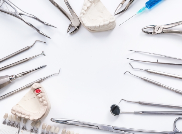 Strumenti per chirurgia dentale a Atelierul de Zâmbete, Sector 3 București